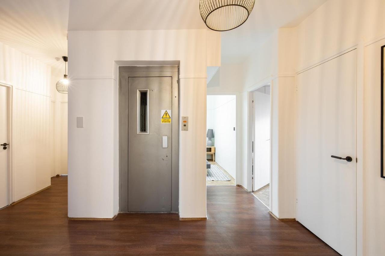 Appartamento The West End Penthouse - 4Bdr With Views Londra Esterno foto